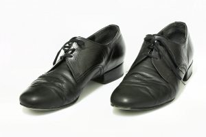 1200px-Mens'_ballroom_shoes,_Eurodance_CZ